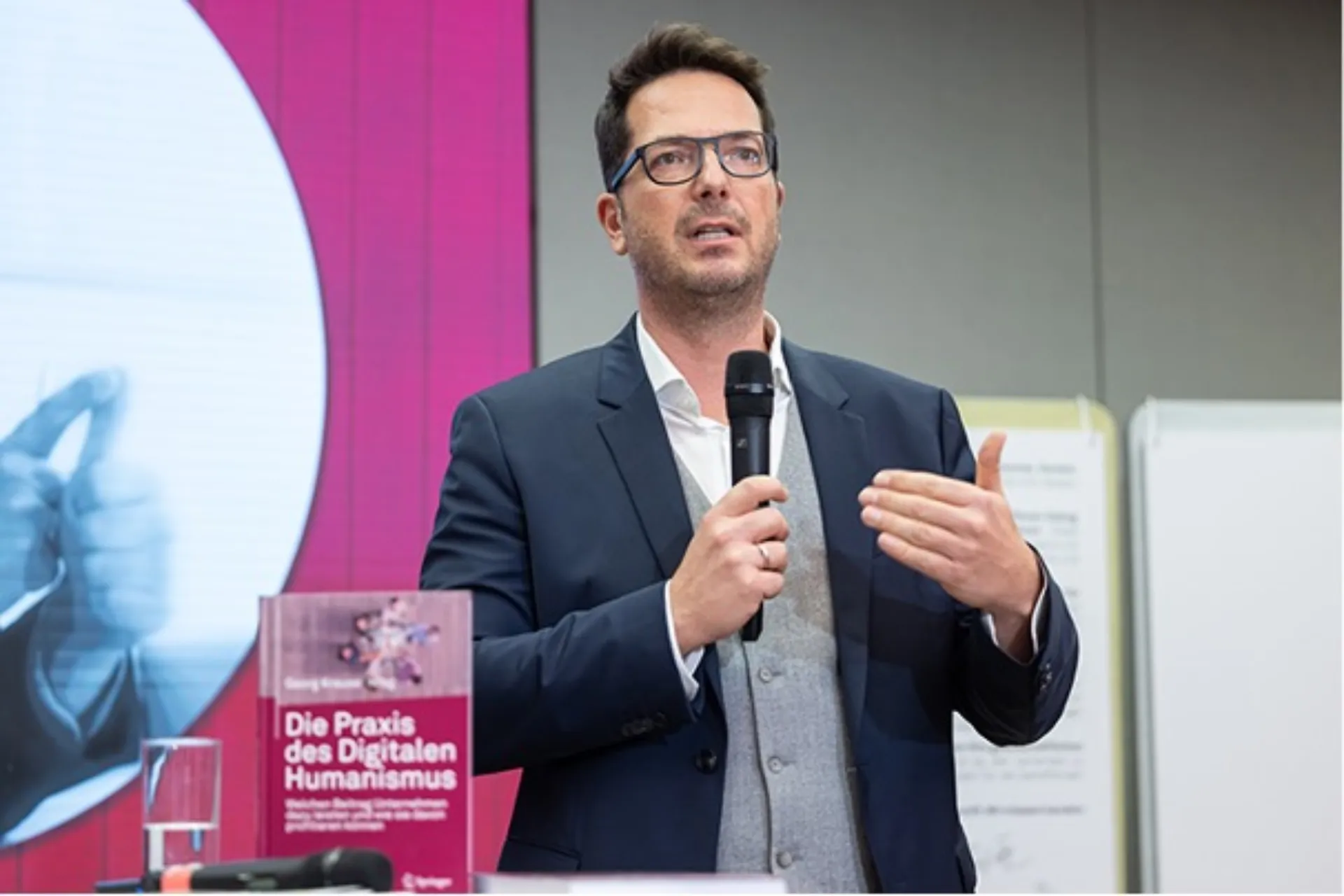 Martin Giesswein, Digital Humanist, Autor und Fakultätsmitglied der WU Executive Academy